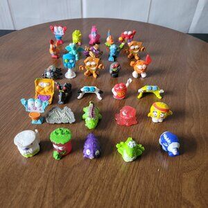 Zuru Smashers Toys Collection Mixed Lot Figurines 30 Pc. Smashers Dino Island